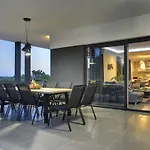 Villa Una Villa