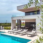 Villa Villa Una Pula