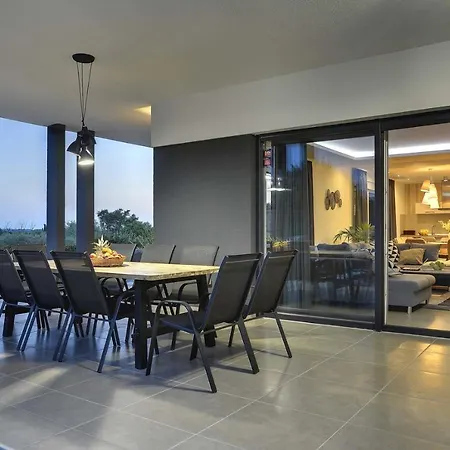 Villa Una Villa