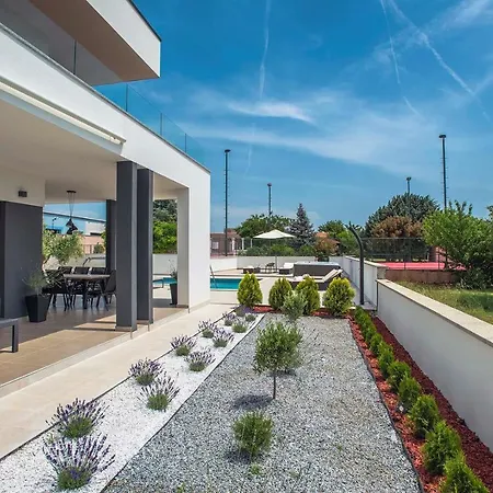Villa Una Villa